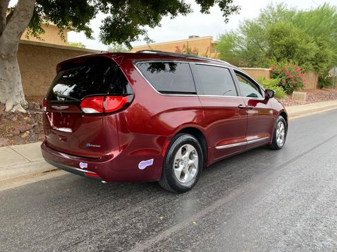 Used 2018 Chrysler Pacifica Limited FWD image 7