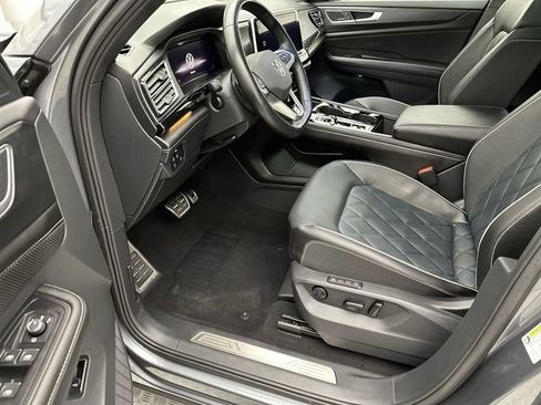 Used 2025 Volkswagen Atlas Cross Sport SEL Premium R-Line AWD/4WD image 11