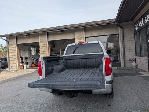 Used 2018 Toyota Tundra SR5 w/ SR5 Upgrade Package AWD/4WD image 21