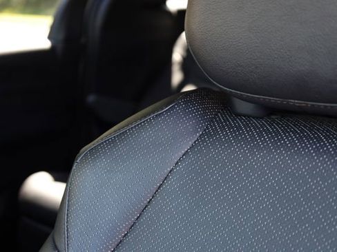 Used 2025 Toyota Sienna Platinum image 30