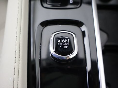 Used 2024 Volvo XC90 B5 Plus AWD/4WD image 49