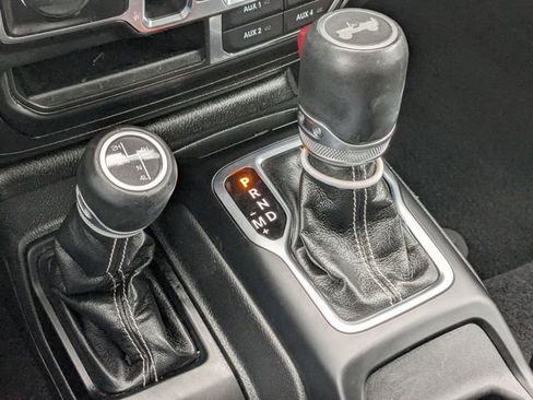 Used 2023 Jeep Wrangler Unlimited Sahara w/ Cold Weather Group AWD/4WD image 29
