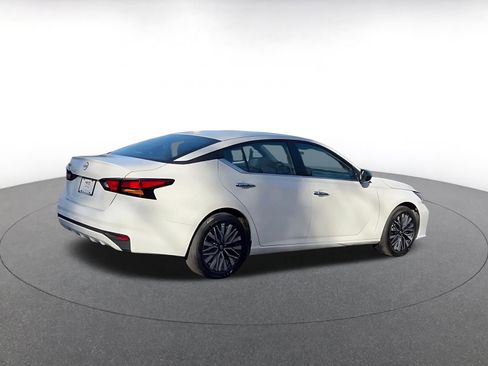 Used 2025 Nissan Altima 2.5 SV image 12