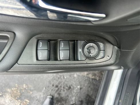 Used 2023 Chevrolet Equinox LT image 32