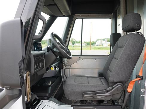 Used 2024 Chevrolet Brightdrop 400 w/ Commercial Equipment Package AWD/4WD image 14