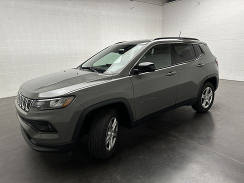 Used 2023 Jeep Compass Latitude AWD/4WD image 4