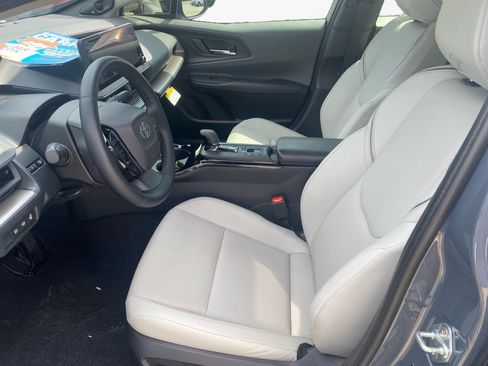 Used 2025 Toyota Prius Limited FWD image 11