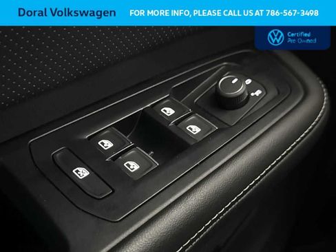 Used 2025 Volkswagen Atlas Cross Sport SE FWD image 17