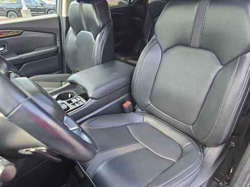 Used 2025 Honda Pilot EX-L image 17