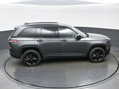 Used 2023 Jeep Grand Cherokee Altitude AWD/4WD image 40