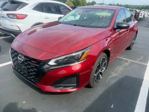 Used 2024 Nissan Altima 2.5 SR AWD/4WD image 3