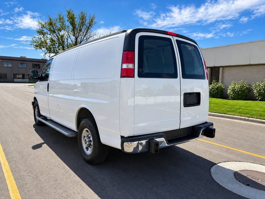 Used 2016 GMC Savana 2500 RWD image 3