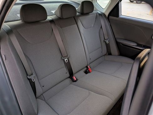 Used 2025 Kia K4 LXS image 27