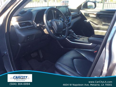 Used 2021 Toyota Highlander XLE image 10