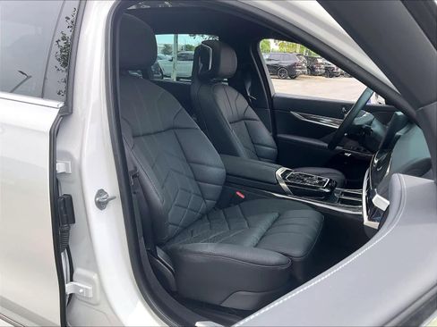 Certified 2024 BMW i7 xDrive60 AWD/4WD image 9