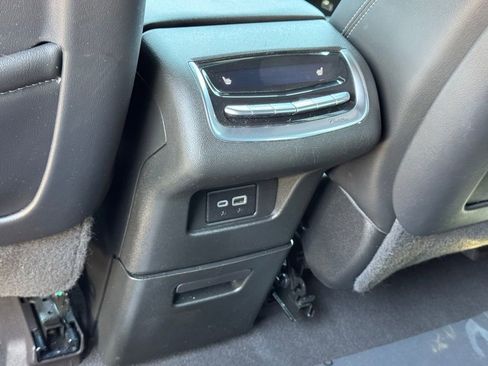 Used 2024 Cadillac XT6 Premium Luxury FWD image 39