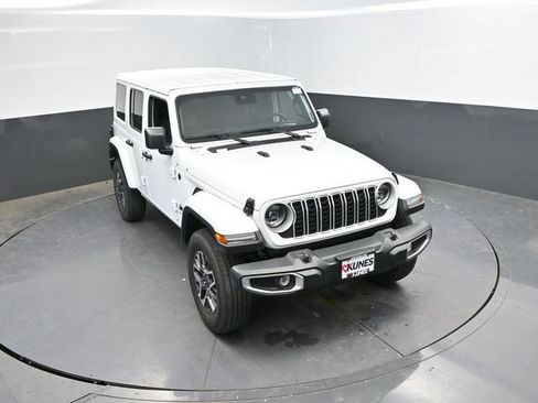Used 2025 Jeep Wrangler Unlimited Sahara AWD/4WD image 39