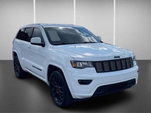 Used 2019 Jeep Grand Cherokee Altitude AWD/4WD image 2