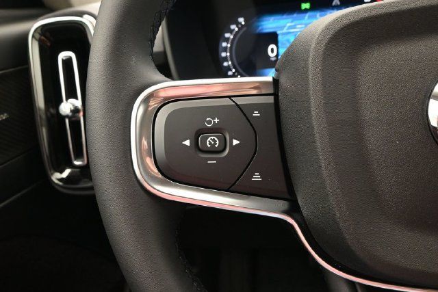 New 2026 Volvo XC40 B5 Plus w/ Climate Package AWD/4WD image 24