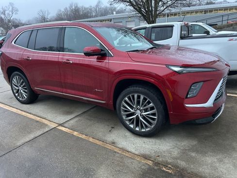 Used 2025 Buick Enclave Avenir image 3