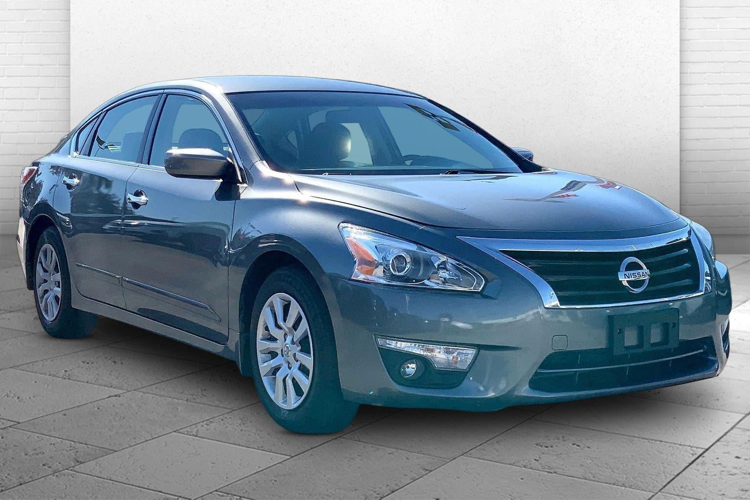 Used 2014 Nissan Altima 2.5 S w/ Display Audio Package FWD image 1