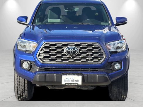 Used 2022 Toyota Tacoma TRD Off-Road image 10