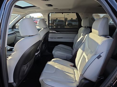 Used 2024 Hyundai Palisade SEL w/ Premium Package FWD image 8