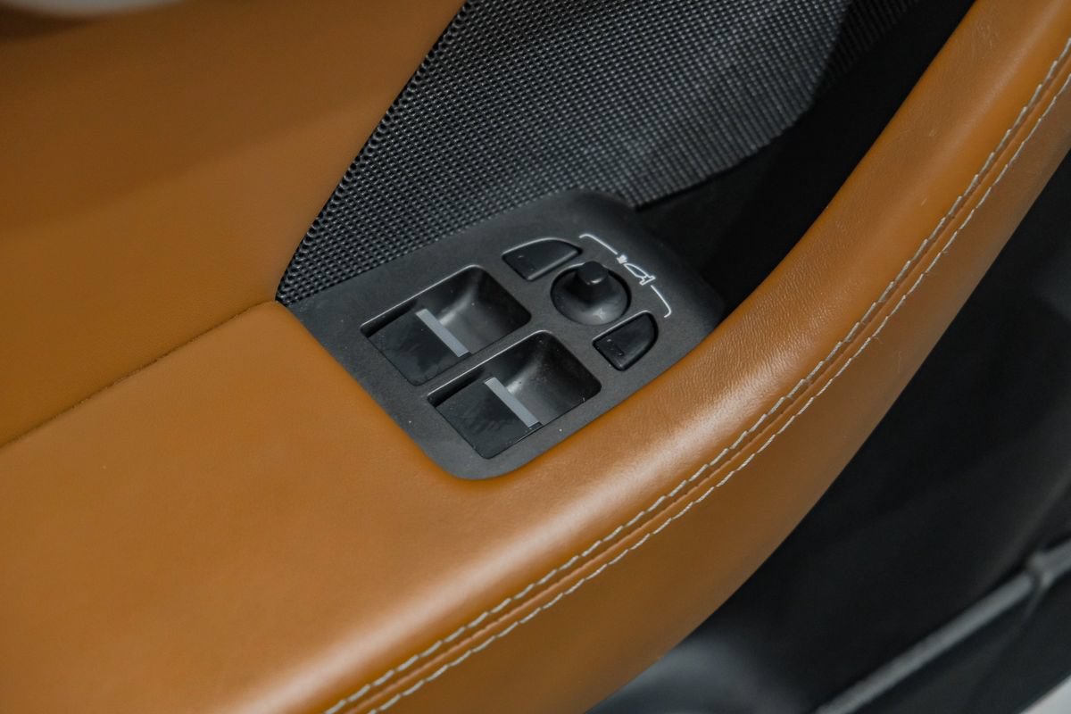 Used 2019 Jaguar F-TYPE R AWD/4WD image 38
