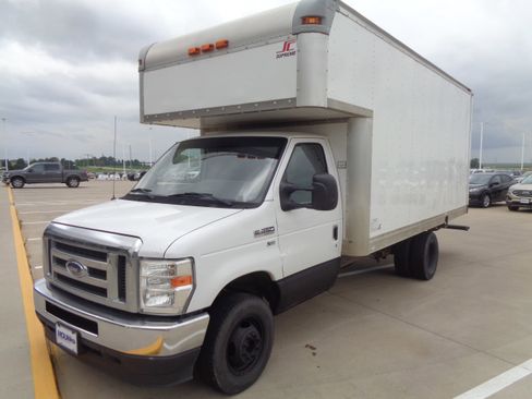 Used 2012 Ford E-350 and Econoline 350 Super Duty w/ Payload Pkg image 3