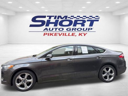Used 2016 Ford Fusion SE w/ Equipment Group 201A image 14