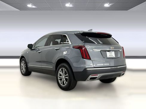Used 2022 Cadillac XT5 Premium Luxury w/ Technology Package FWD image 3