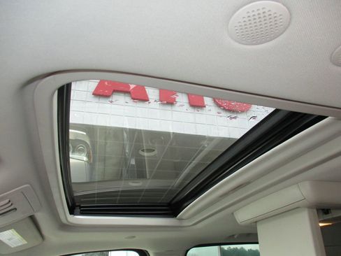 Used 2010 Cadillac Escalade 4WD Hybrid image 22