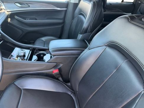 Certified 2023 Jeep Grand Cherokee Limited w/ Luxury Tech Group II AWD/4WD image 16