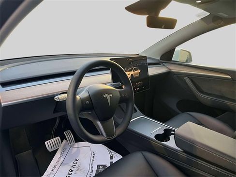 Used 2024 Tesla Model Y Performance image 25