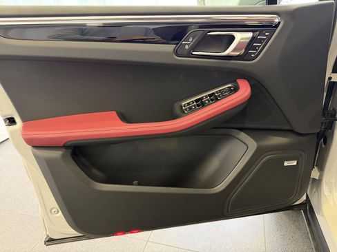New 2026 Porsche Macan S image 15