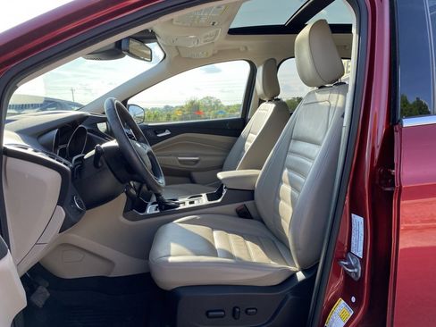 Used 2019 Ford Escape Titanium image 10