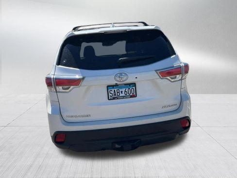 Used 2016 Toyota Highlander XLE AWD/4WD image 5