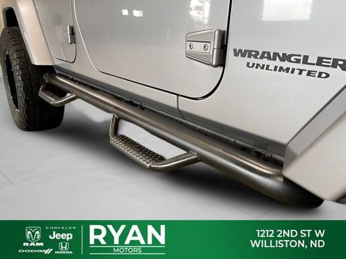 Used 2017 Jeep Wrangler Unlimited Sahara AWD/4WD image 37