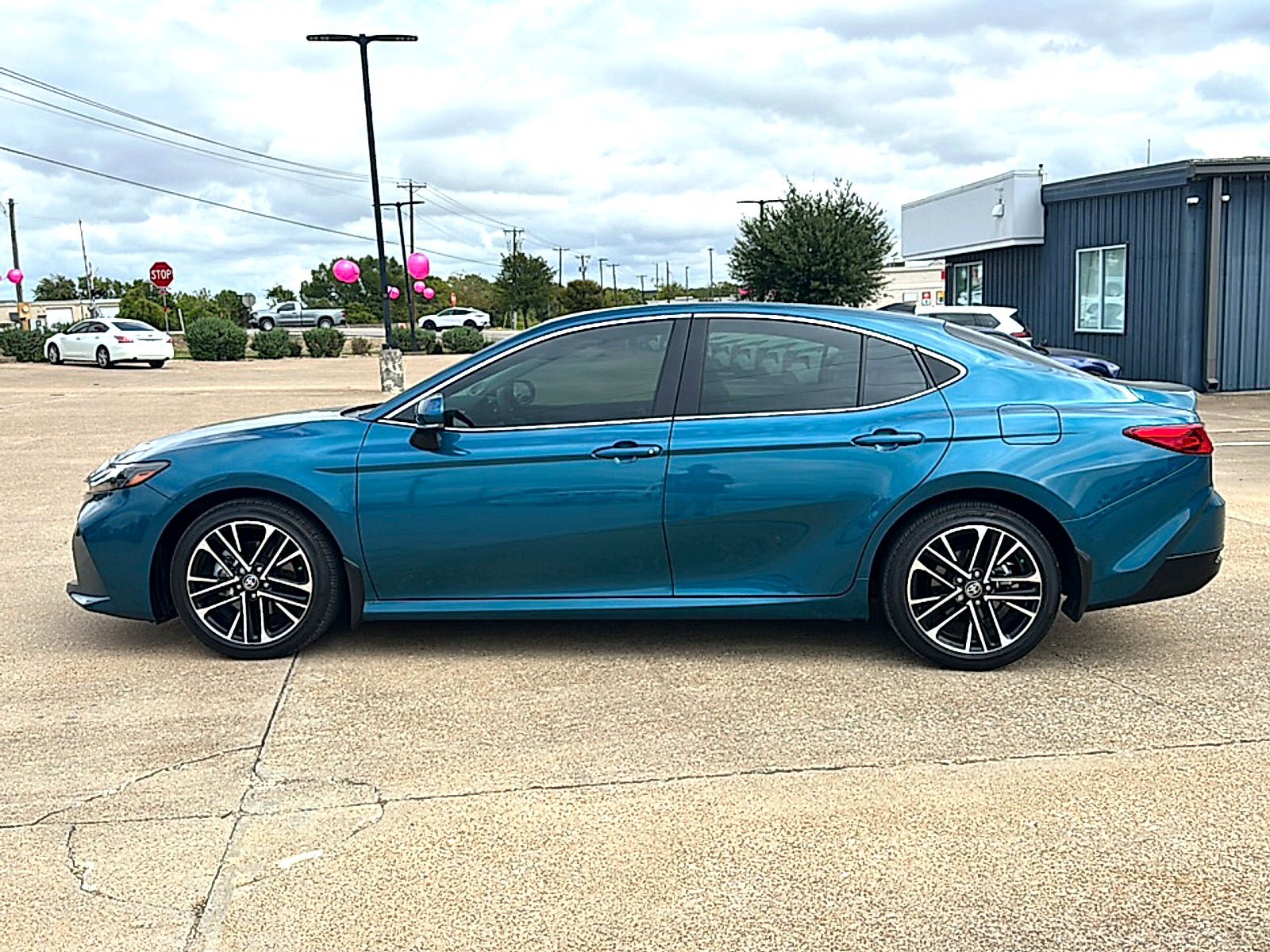 Used 2025 Toyota Camry XLE w/ Premium Package FWD image 5