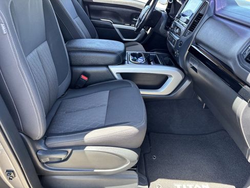 Used 2023 Nissan Titan SV w/ SV Convenience Package RWD image 12