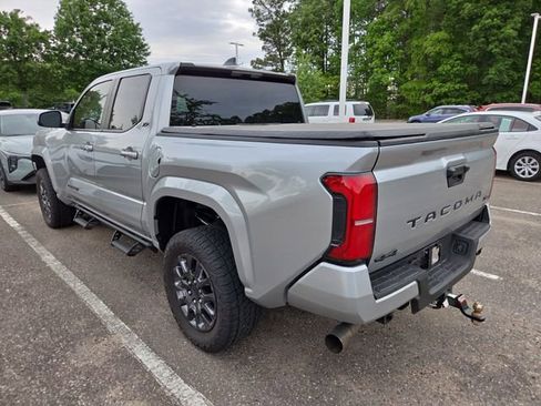 Used 2024 Toyota Tacoma SR5 AWD/4WD image 5