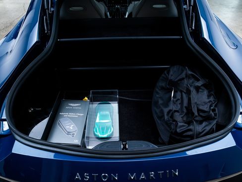 Used 2025 Aston Martin V8 Vantage Coupe RWD image 9