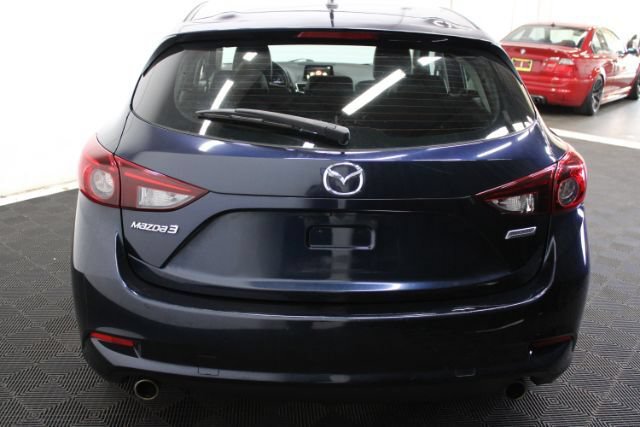 Used 2017 MAZDA MAZDA3 Touring FWD image 7