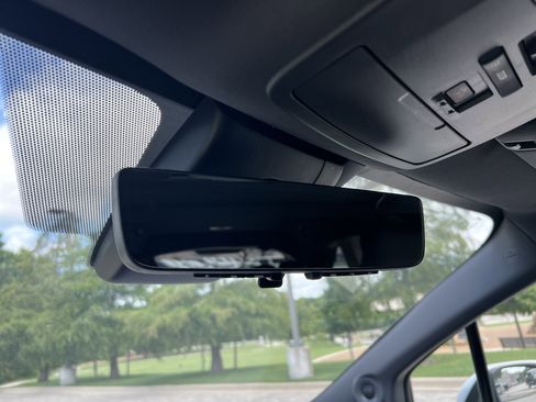 Used 2024 Toyota Sienna Platinum FWD image 25