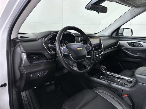 Used 2021 Chevrolet Traverse LT image 10