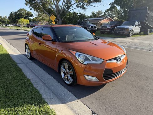 Used 2012 Hyundai Veloster w/ Style Pkg FWD image 2