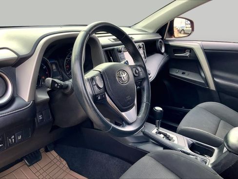 Used 2017 Toyota RAV4 XLE AWD/4WD image 18