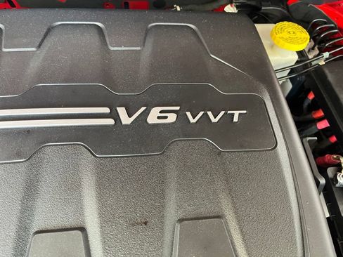 Used 2019 Jeep Cherokee Trailhawk AWD/4WD image 10