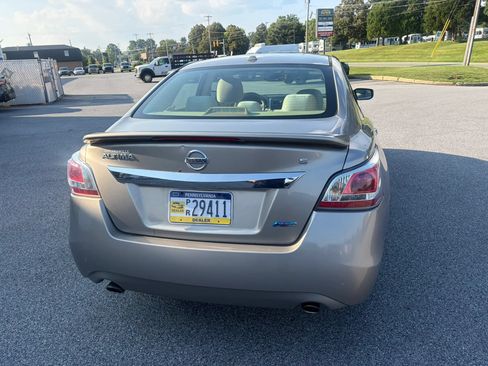 Used 2014 Nissan Altima 2.5 S w/ Sport Value Package FWD image 12