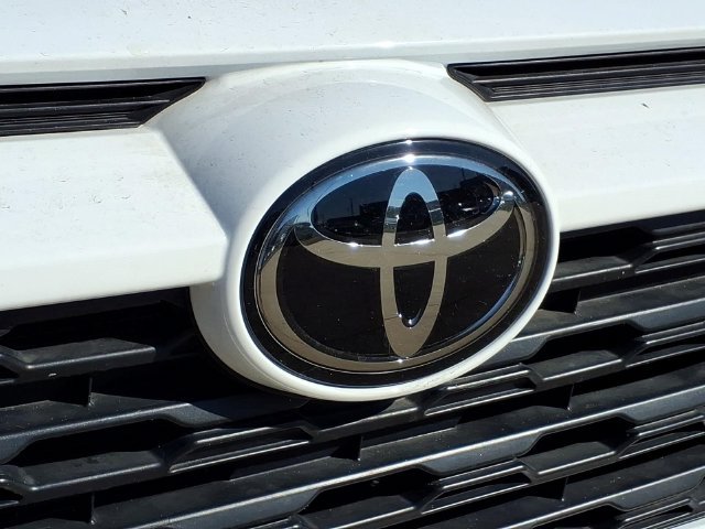 Used 2024 Toyota RAV4 LE AWD/4WD image 24
